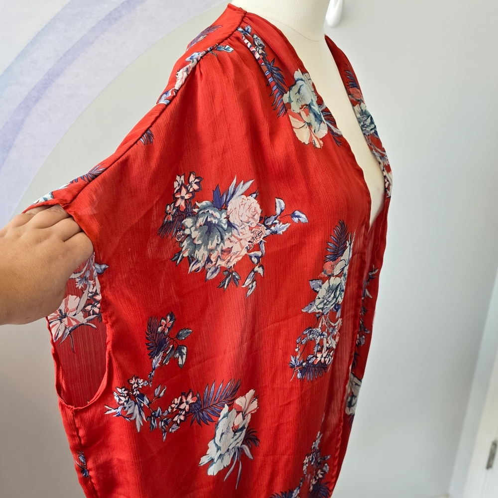 Time And Tru | One Size | Red Floral Cacoon Kimono - Picture 3 of 5